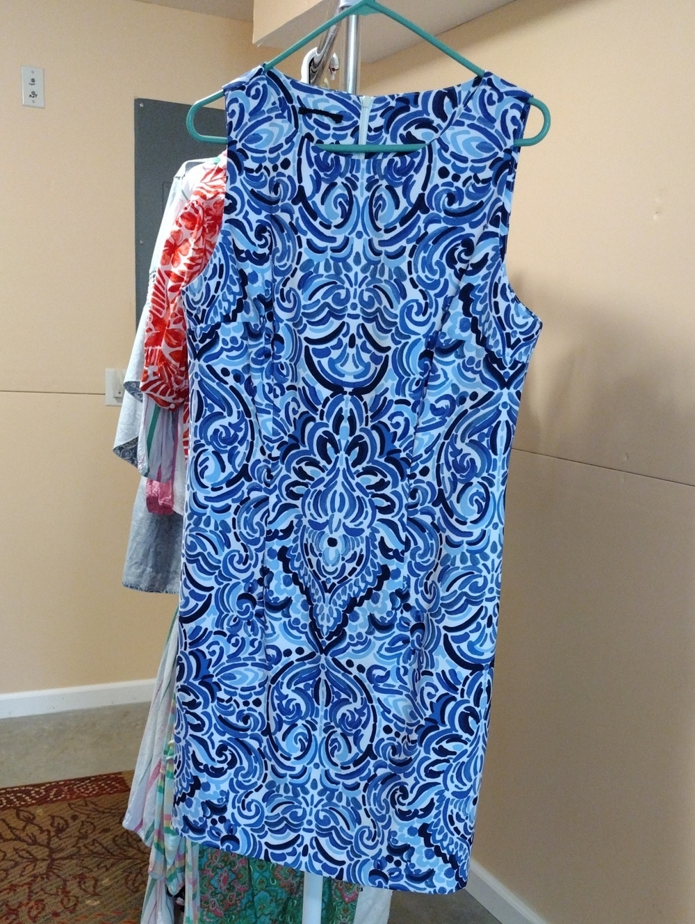 Sleeveless Blue Medallion Shift Dress - Casual Elegance